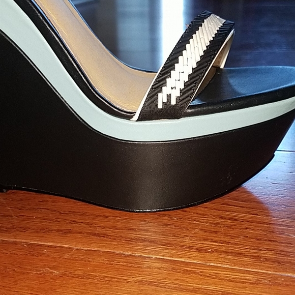 L.A.M.B. Sandals - Picture 4 of 8